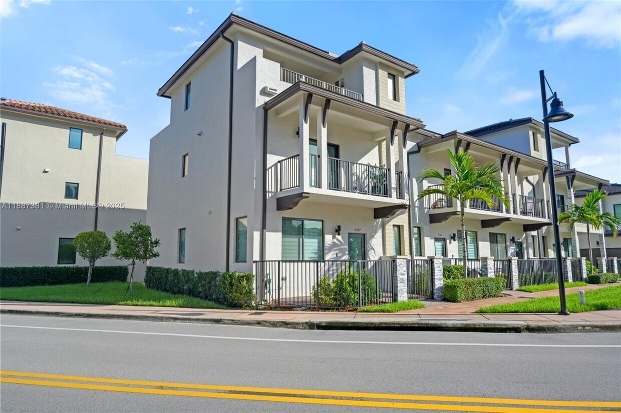 Foto principal - 8387 NW 43rd St