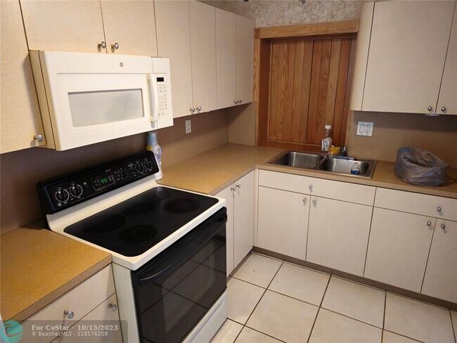 Foto del edificio - 6280 SW 8th Pl