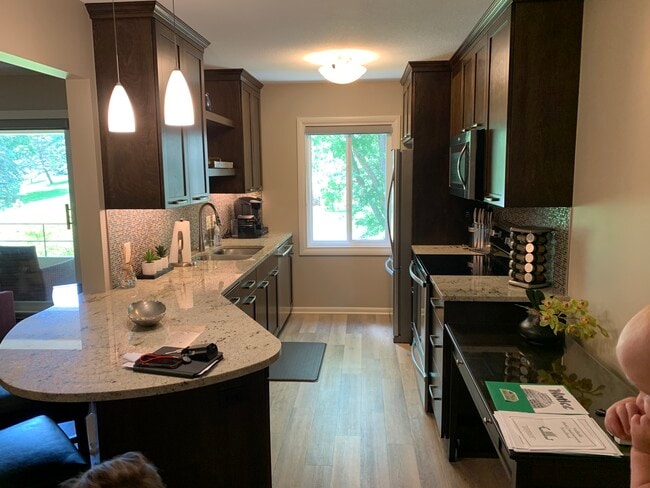Building Photo - 2011 Viking Dr NW