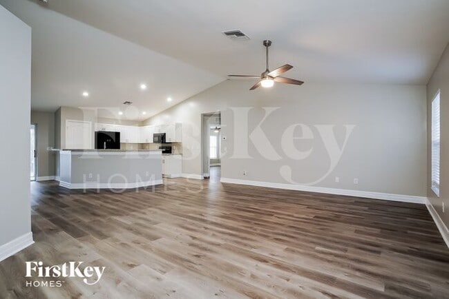 Building Photo - 629 NE Juanita Ct