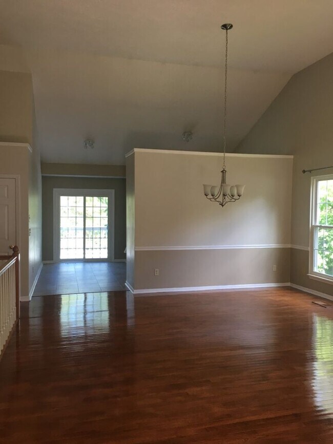 Building Photo - Prime location- Hermitage Home