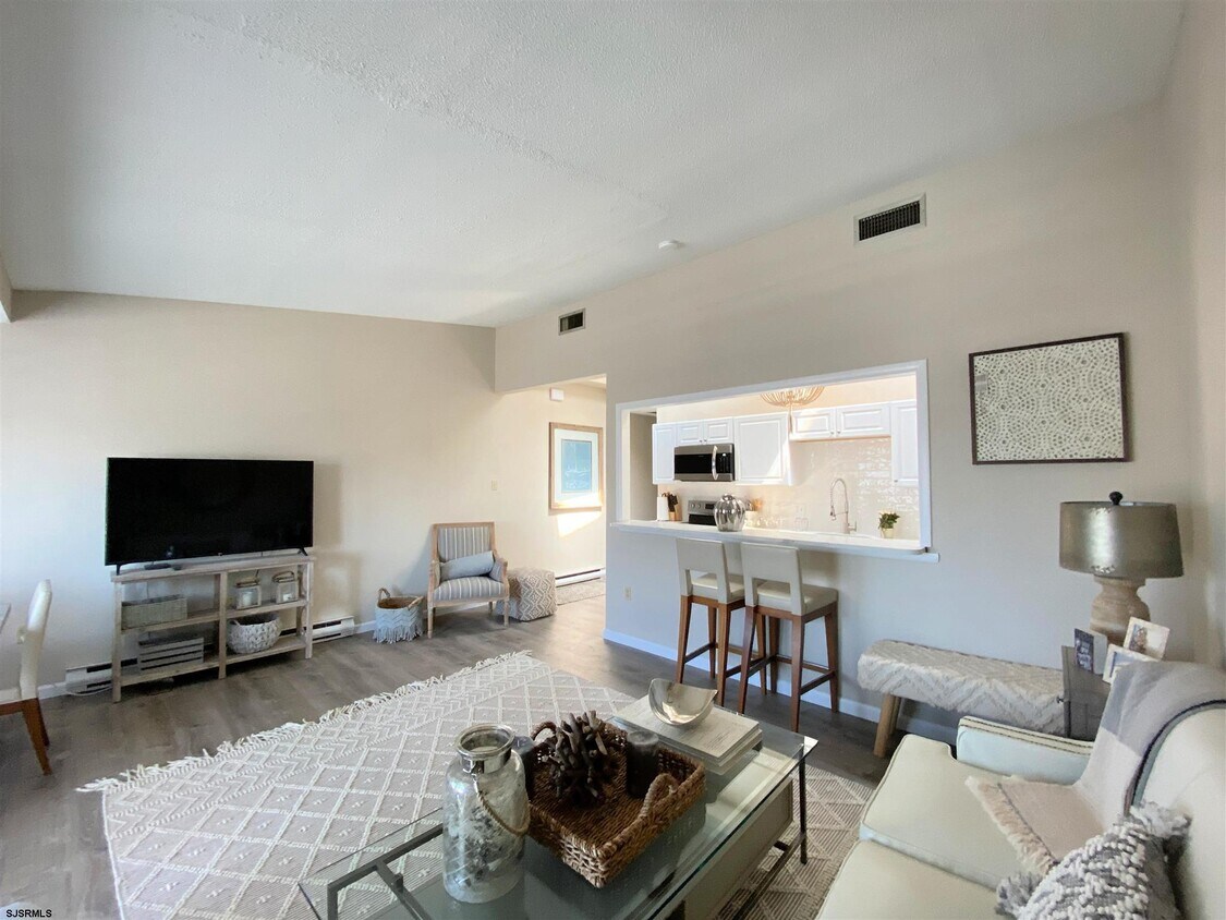 8506 Ventnor Ave, Margate City, NJ 08402 Room for Rent in Margate