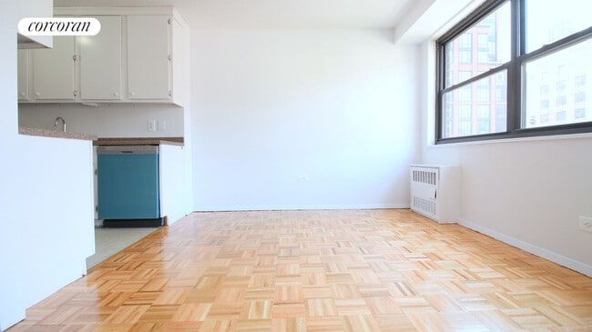 Building Photo - 401 2nd Ave
