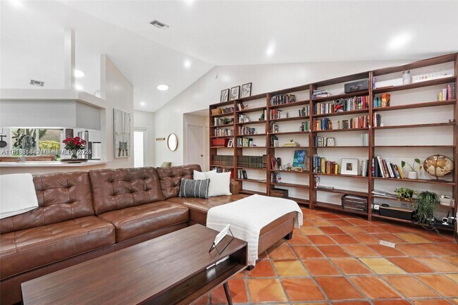 Foto del edificio - 301 NW 78th Ave
