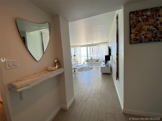 Foto del edificio - 400 South Pointe Dr