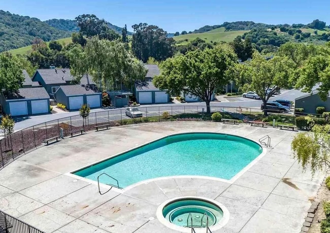 Photo - Fabulous Canyon Meadows Condo - Move-In Re...