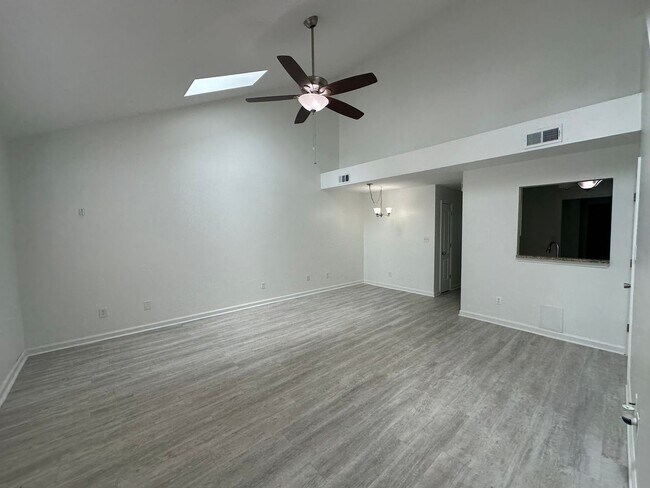 Foto del edificio - 61 Riverchase Dr