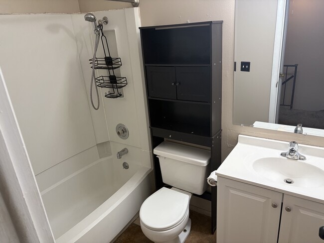 Building Photo - 195 S Fort Ln