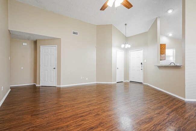 Building Photo - 405 Lemon Dr