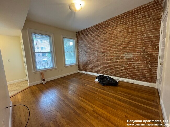 Building Photo - 56 Ashford St