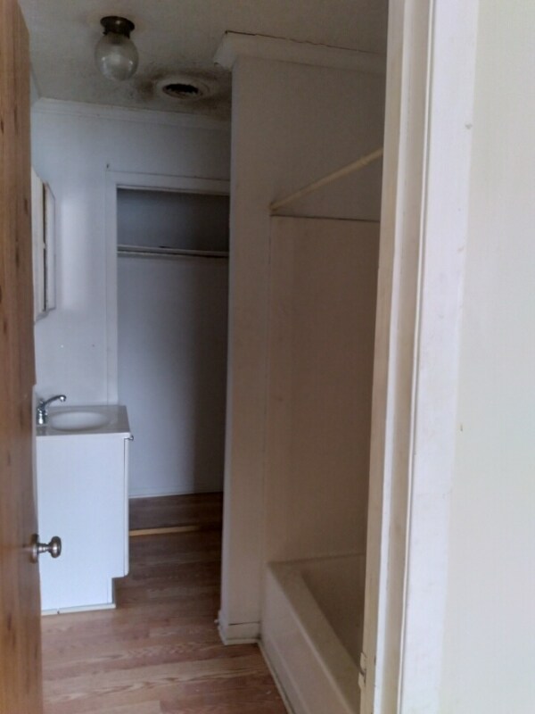 165 Midway Dr Unit A, Oliver Springs, TN 37840 Room for Rent in