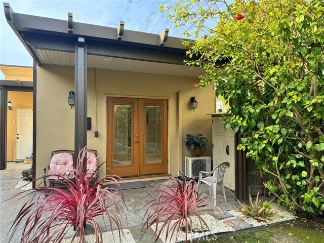 Primary Photo - 1627 Tustin Ave