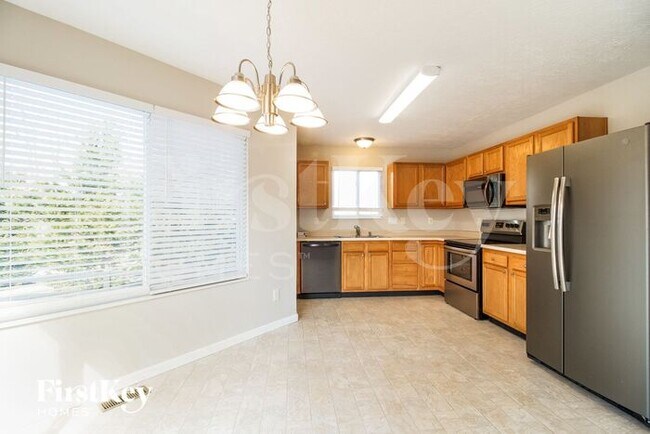 Building Photo - 60 Charmalee Dr