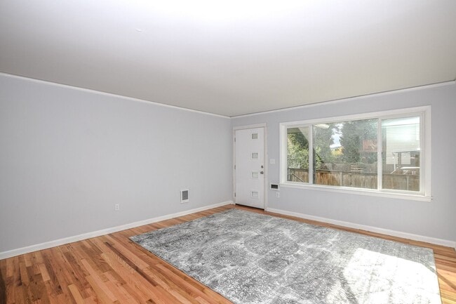 Building Photo - 2112 NE Couch St