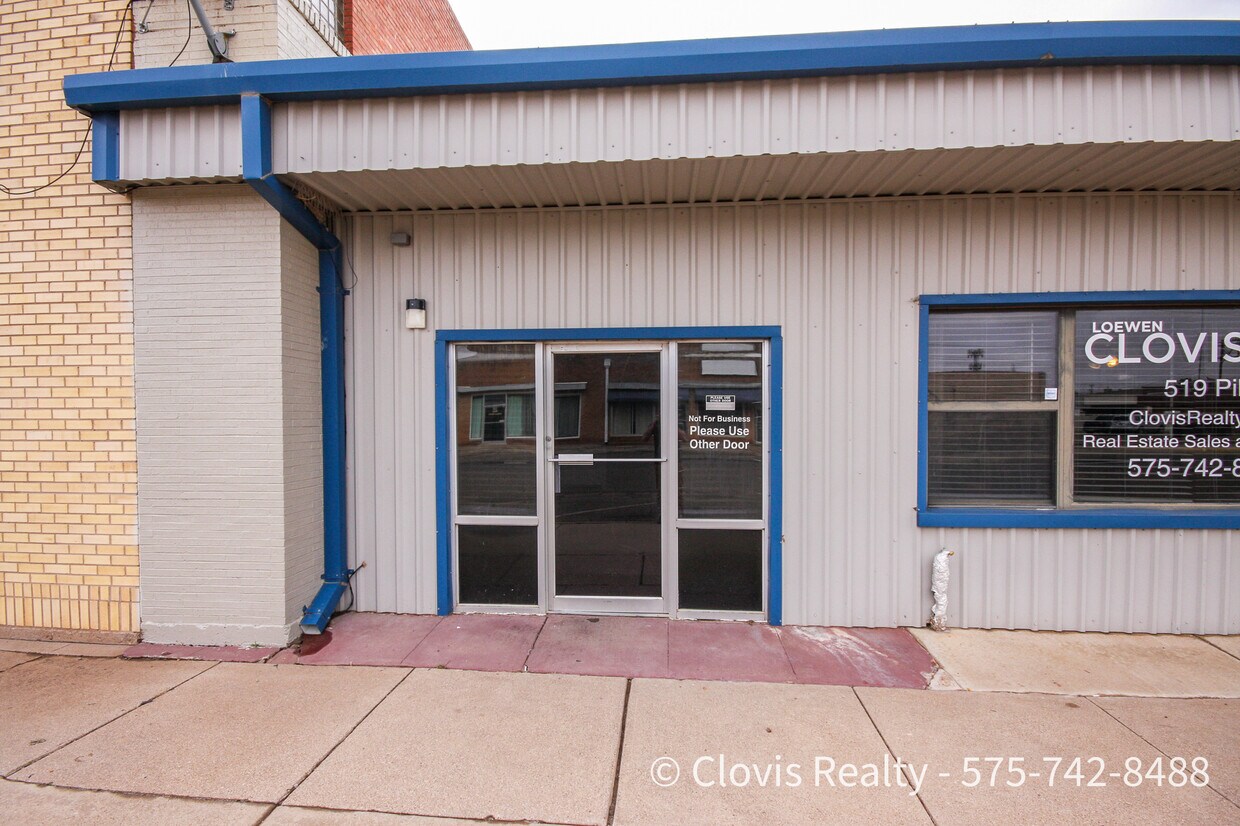 Front of Apartment - 519 Pile St