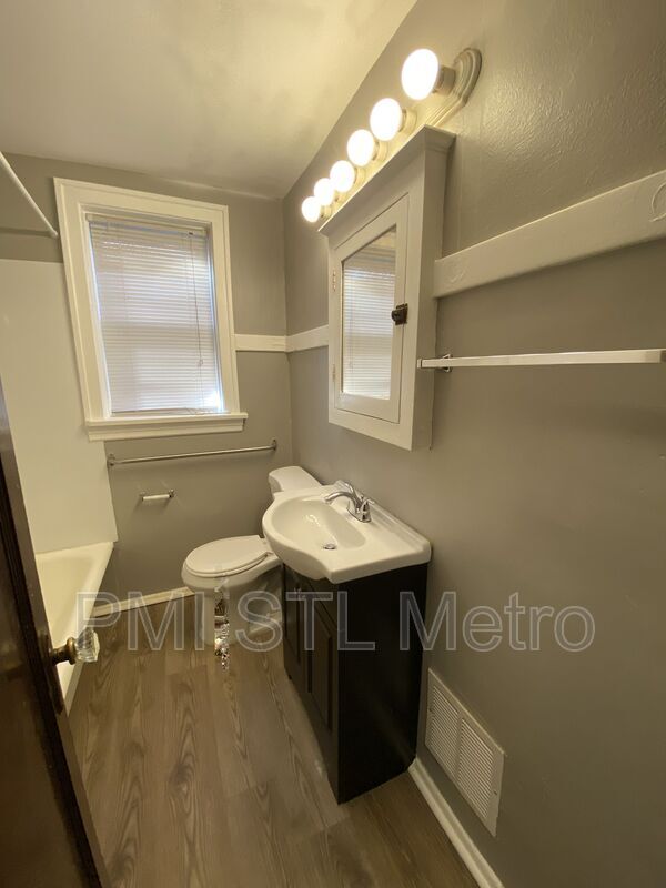 Building Photo - 4018 Hydraulic Ave