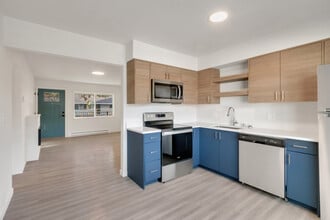 Building Photo - Timber Place by the Lake - Fully Renovated