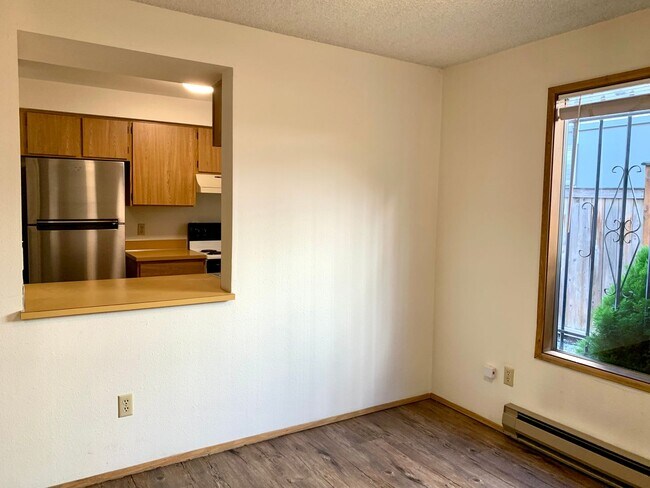 Foto del edificio - Spacious 2 Bedroom Condo - Located Near Seattle University