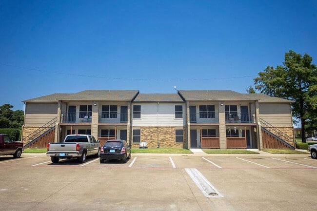 Building Photo - Twenty Oaks