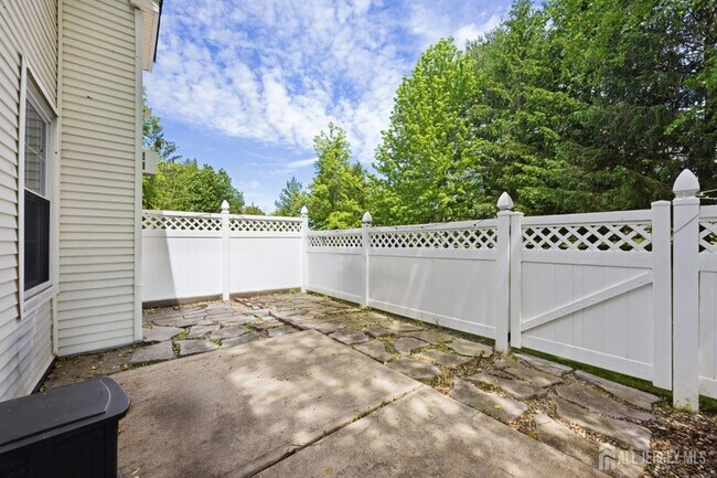Building Photo - 301 Pheasant Run