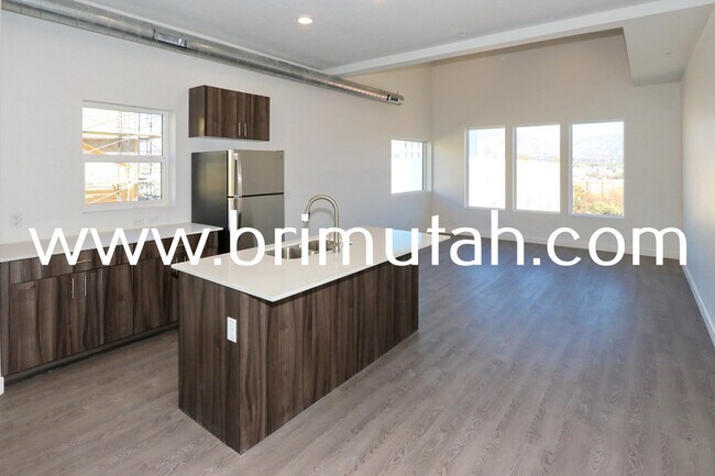 Photo - 945 S Washington St Apartment
