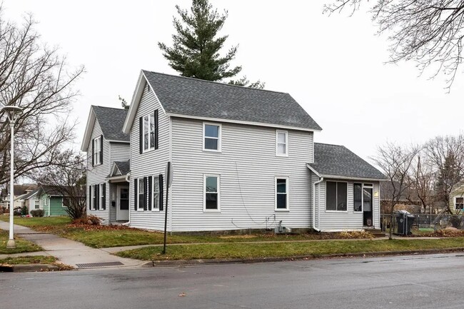 Building Photo - 1202 5th Ave S