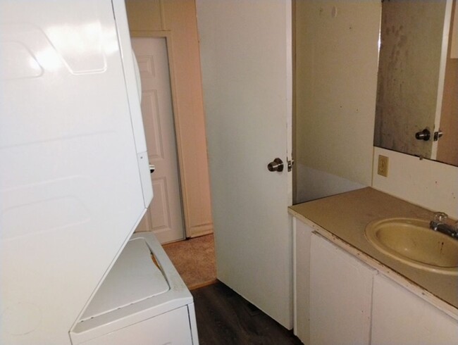 Building Photo - 2 Bedroom 1 Bath home for rent in Granbury...