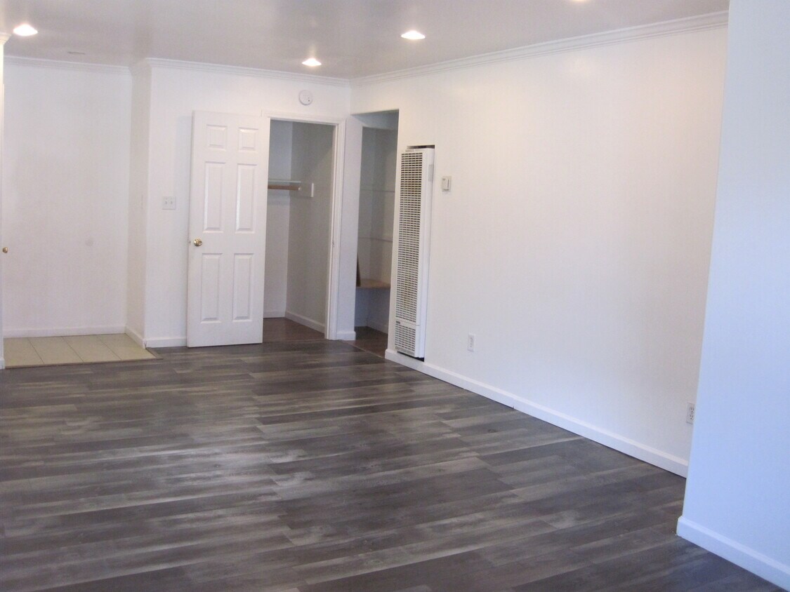 Primary Photo - 2750 Argyll Ave