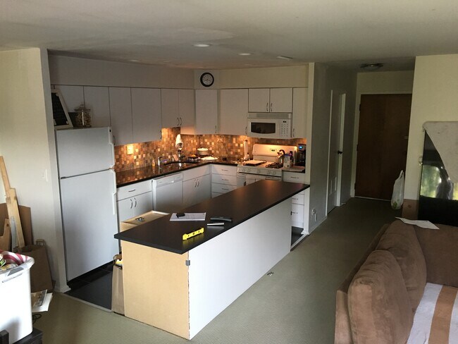Kitchen - 1220 Park Ave W