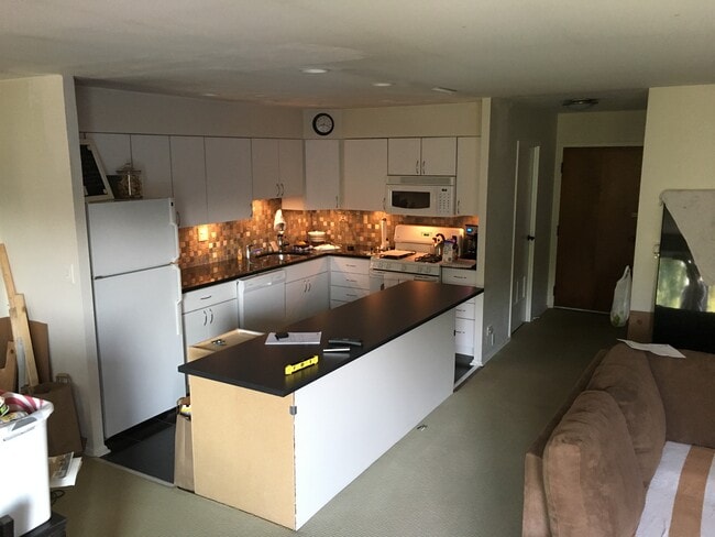 Kitchen - 1220 Park Ave W