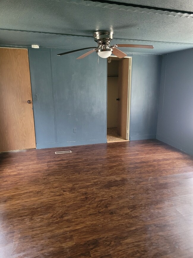 Building Photo - 310 Country Springs Dr