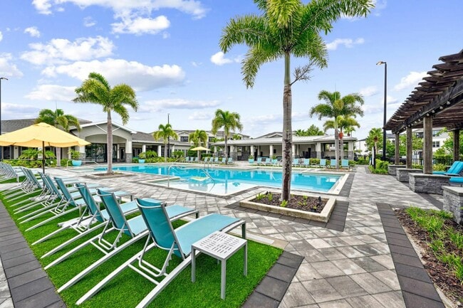 Piscina redimensionada - Halston Waterleigh