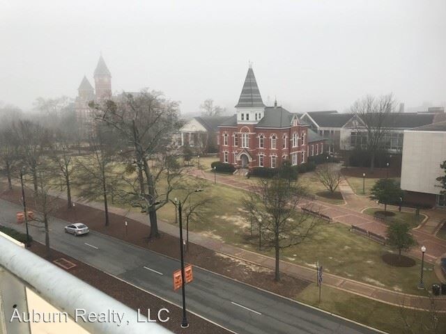 Foto del edificio - 101 S College St