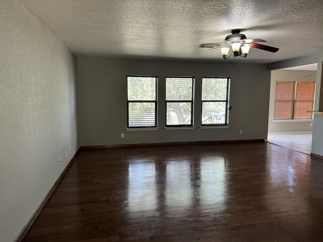 Building Photo - 7622 Forest Vale