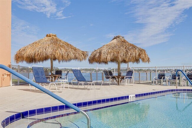 Foto del edificio - 7430 Sunshine Skyway Ln S