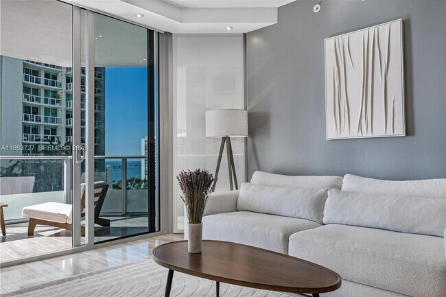 Foto del edificio - 1300 Brickell Bay Dr