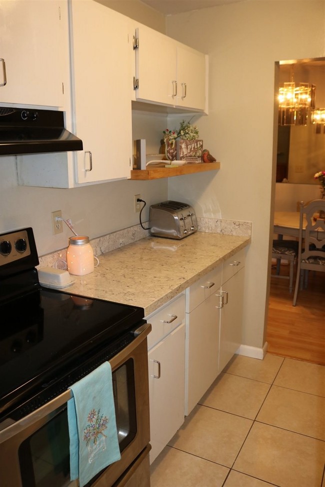 Building Photo - 324 Altara Dr