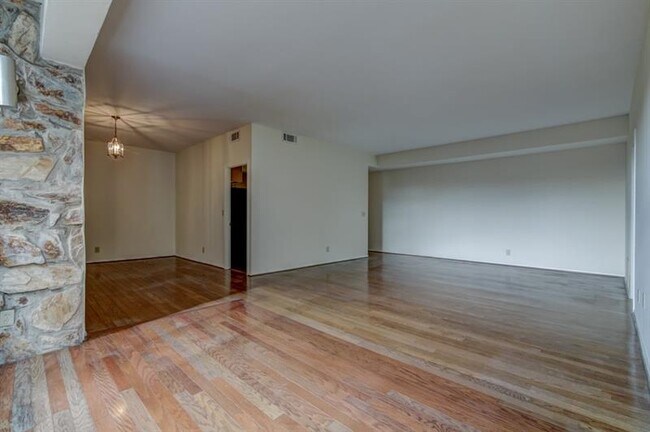Building Photo - 2632 Peachtree Rd NW