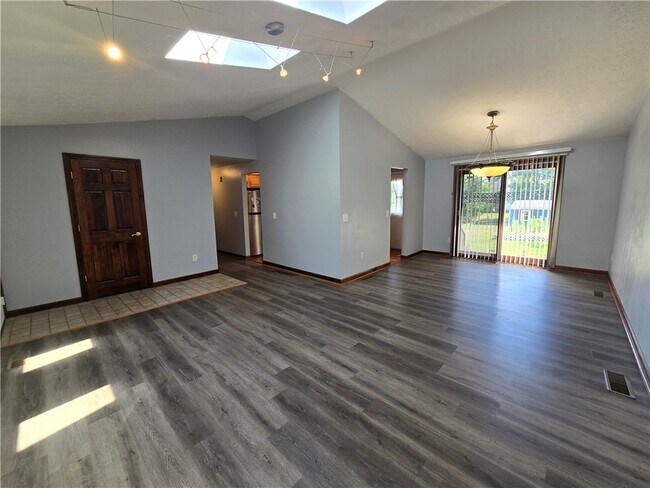 Foto del edificio - 237 Countess Dr