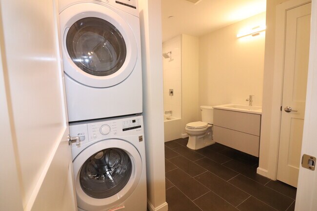 Building Photo - 458 Washington St