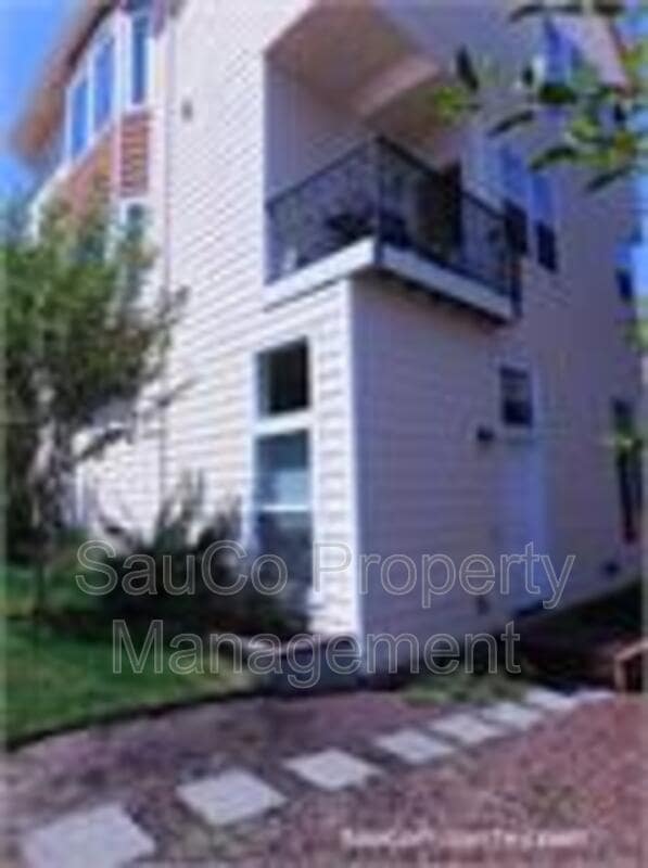 Primary Photo - 3340 SW 12th Ave
