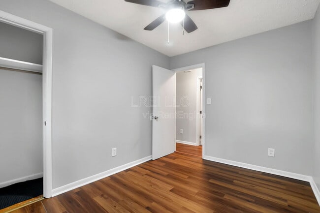 Foto del edificio - 8001 Bluebonnet Rd