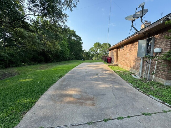 Foto del edificio - 772 Riverside Dr