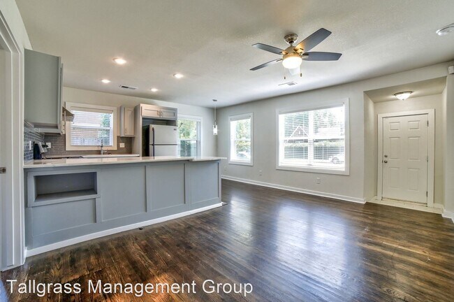 Foto del edificio - 3315-3317 E 8th St