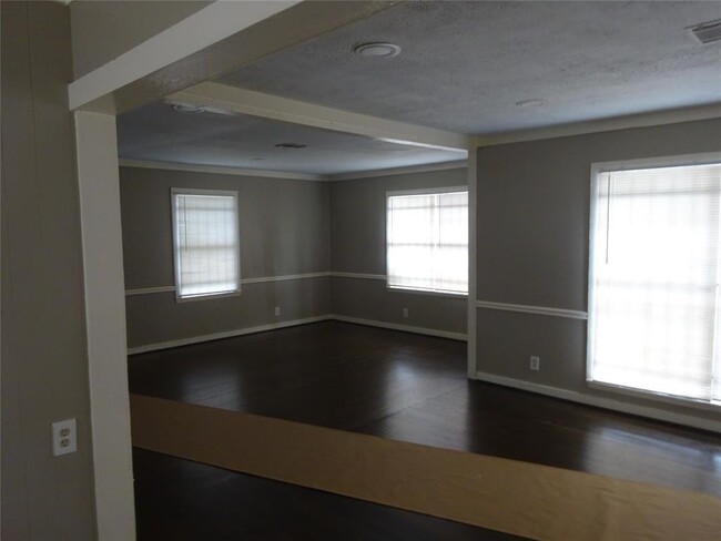 Building Photo - 4614 Mittlestedt Rd