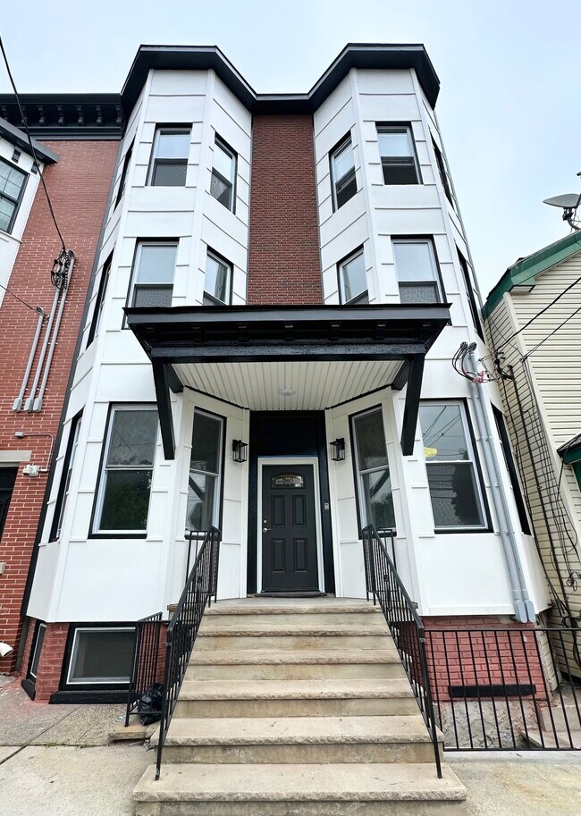 Foto del edificio - 76 Manhattan Ave