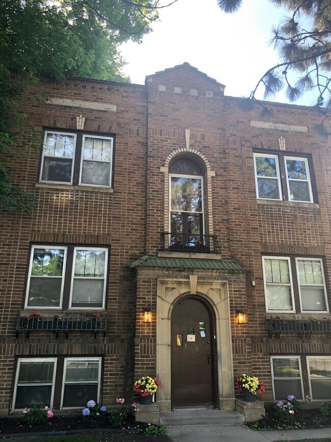 Front - 4546 Nicollet Ave