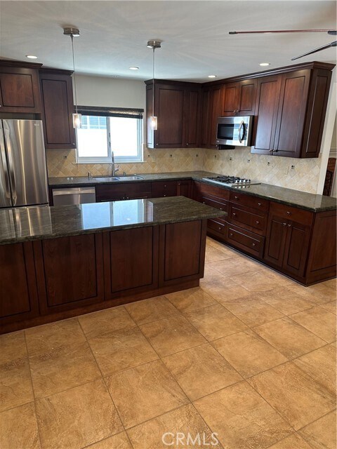 Foto del edificio - 19882 Lotus Ln