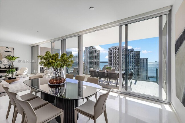 Foto del edificio - 300 Biscayne Blvd Way