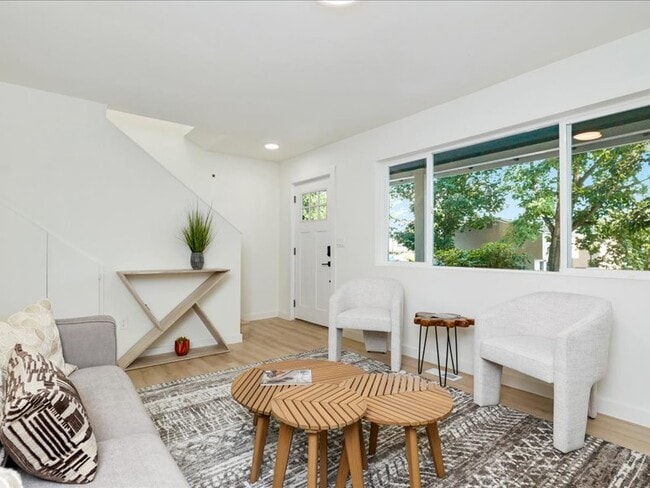 Building Photo - 1004 McDonald Ave